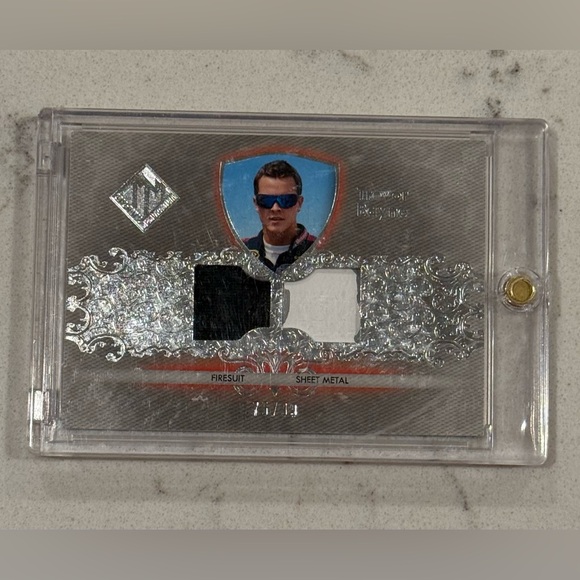 2012 Total Memorabilia‎  Double Relic Firesuit/Sheet Metal TREVOR BAYNE 75/99 - Picture 1 of 2